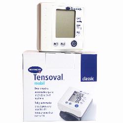 Blutdruckmessger&auml;t und Verpackung von Tensoval f&uuml;r den mobilen Gebrauch.