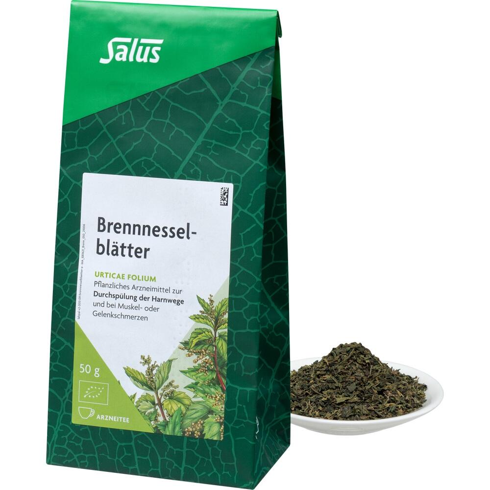 Eine gr&uuml;ne Packung mit Brennnesselbl&auml;ttern und ein Haufen Bl&auml;tter auf einem Teller.
